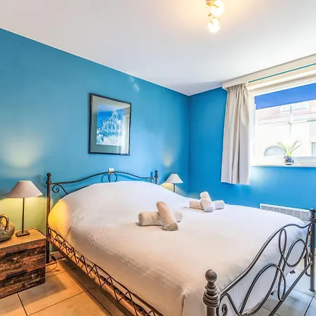 Apartamento Breduynia 0401 With Parking By Interhome